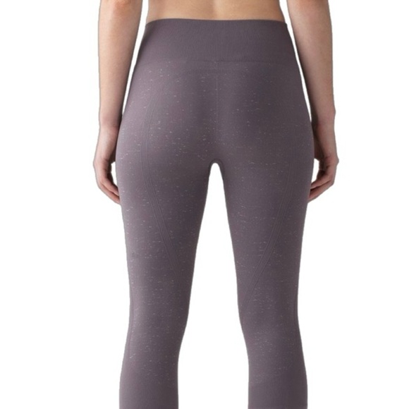 Lululemon Free To Flow 7/8 Yoga Tight, Mauve Purple Magnum/White size 2 - Picture 1 of 6